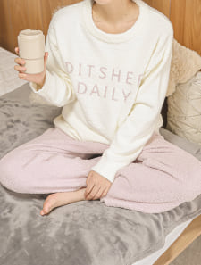 【ルームウェア】ロゴ入りもこもこプルオーバー