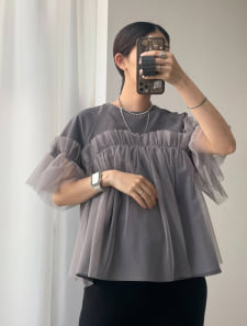 重ねチュールブラウス