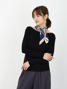 ボートネックニット