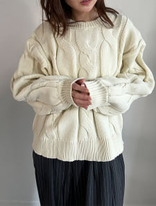 ケーブルVネックニットプルオーバー