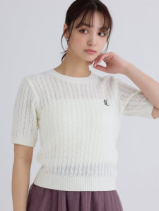 ケーブル編み刺しゅうニットトップス