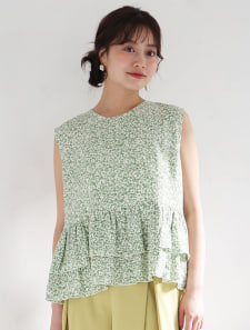 小花柄ノースリフリルブラウス