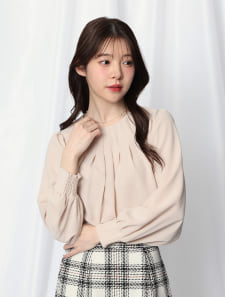 フロントタックプリーツブラウス