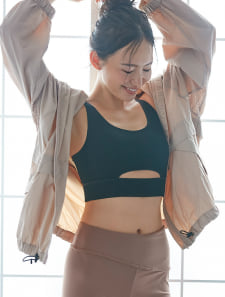 【ラクに着れてアスレジャースタイルにもおすすめ！】成型リブハーフトップブラ