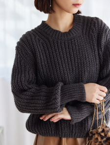 畔編みゆったりニット