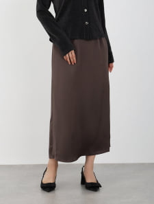 サテンナロースカート