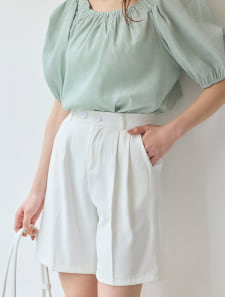 タックショートパンツ