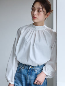 スタンドカラーギャザーブラウス