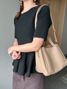 サイドノットデザインフェイクレザーハンドバッグ