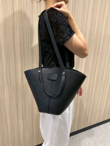 フレアフォルムポーチ付き2WAYハンドバッグ