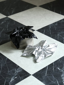 メタリックスクエアシュシュ