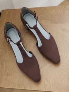 Tストラップセパレートパンプス
