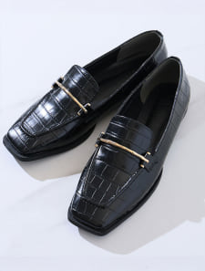 スクエアトゥピースソールビット付きローファー