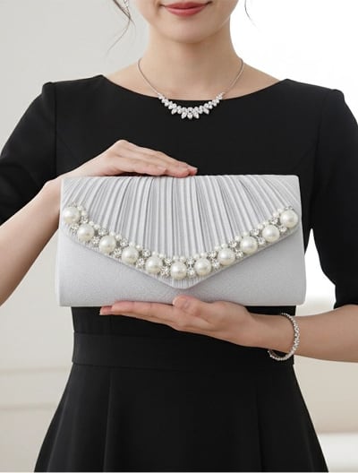 サテンＶラインビッグパールクラッチバッグ