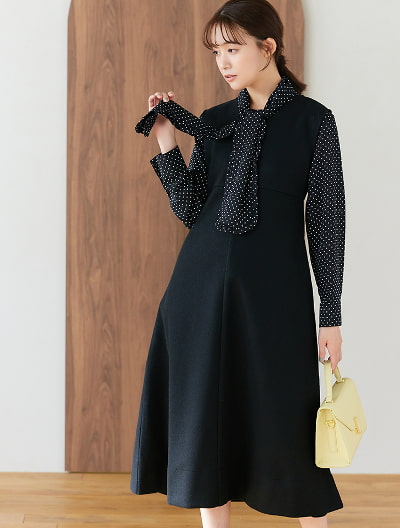 VネックAラインワンピース