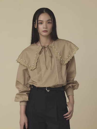 パール付きビッグカラータックブラウス