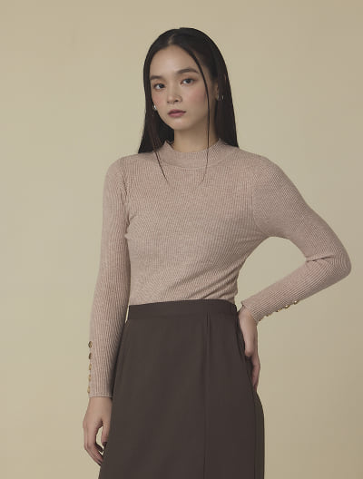 袖ボタンハイネックリブニット