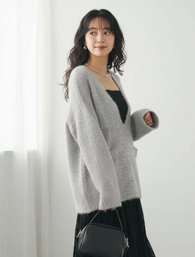 アルパカタッチVネックニット