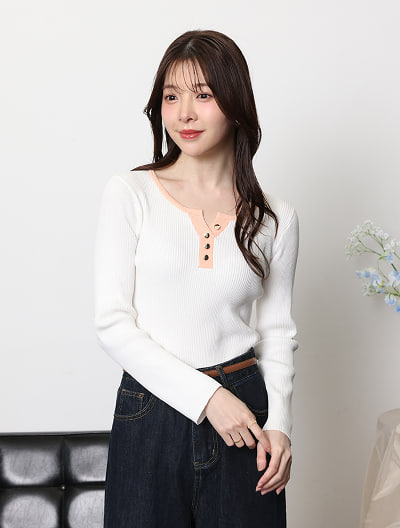 配色ヘンリーネックニット