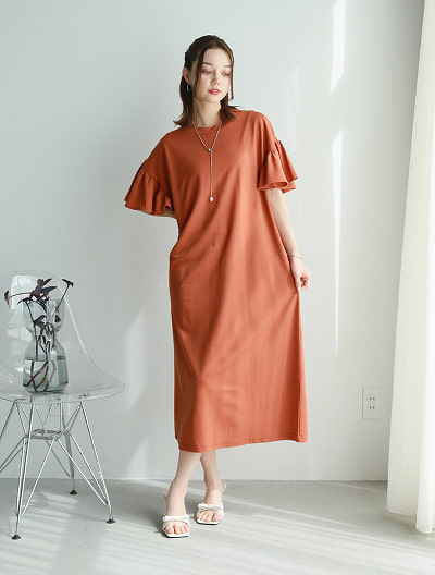 【接触冷感】フリル袖スリットワンピース