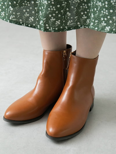 アーモンドトゥローヒールショートブーツ