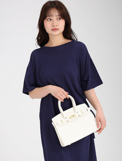 フラップキーベルトショルダー付きハンドバッグ