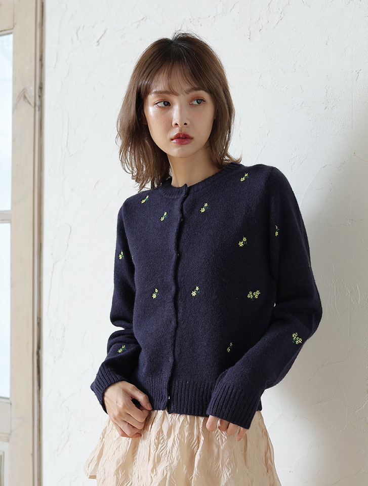 アルパカタッチフラワー刺繍カーディガン