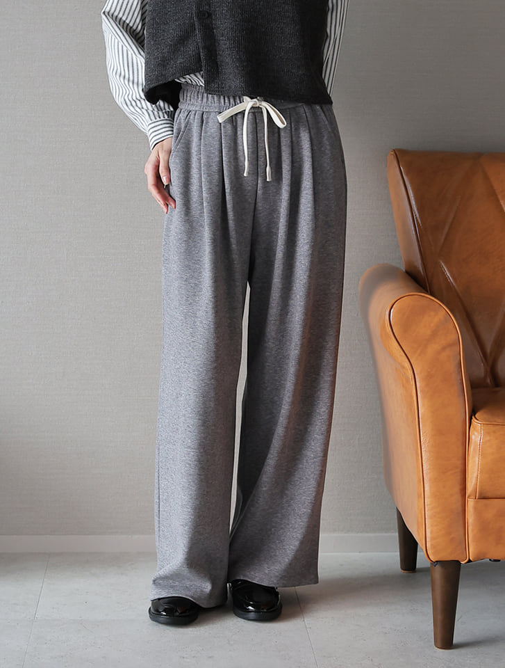 ポケット付きスウェットパンツ
