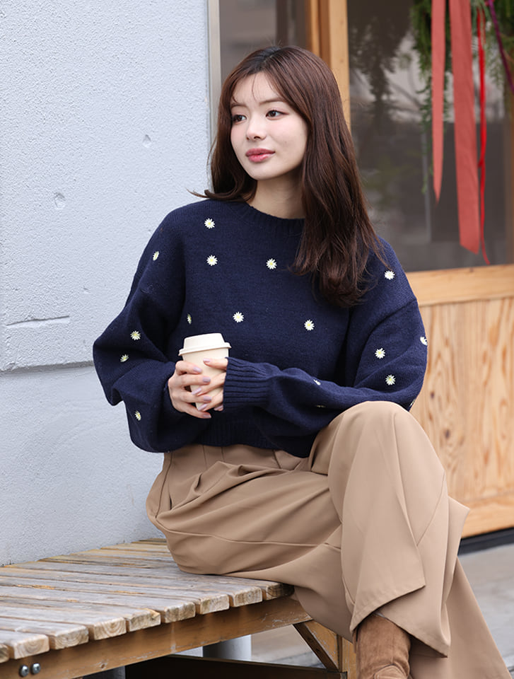 フラワー刺繍ニット