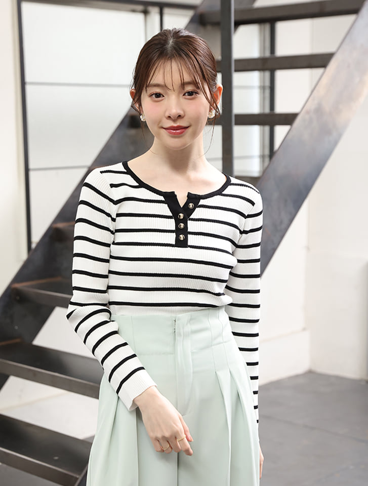 配色ヘンリーネックニット