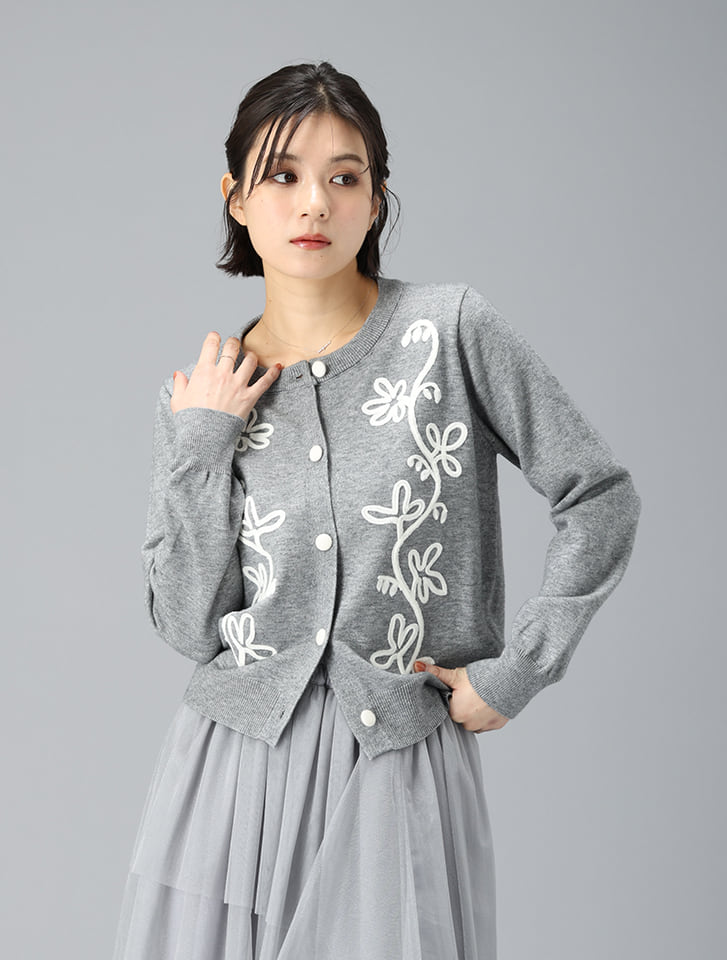 コード刺繍二ットカーデ