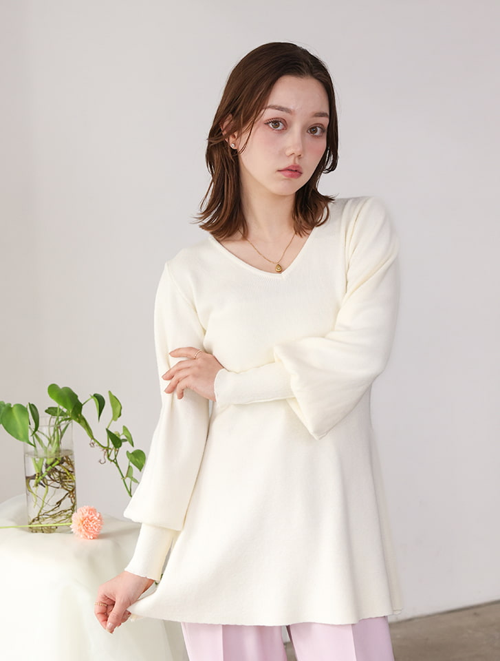 ペプラムラインVネックニット