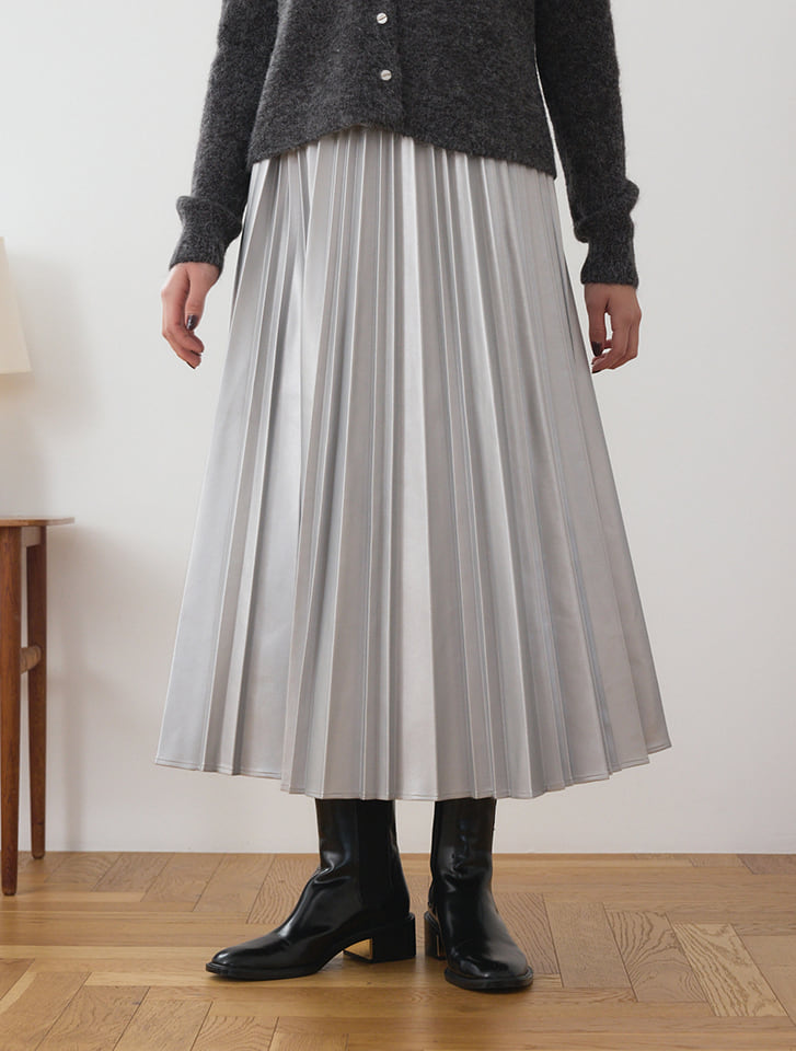 フェイクレザーミディプリーツスカート