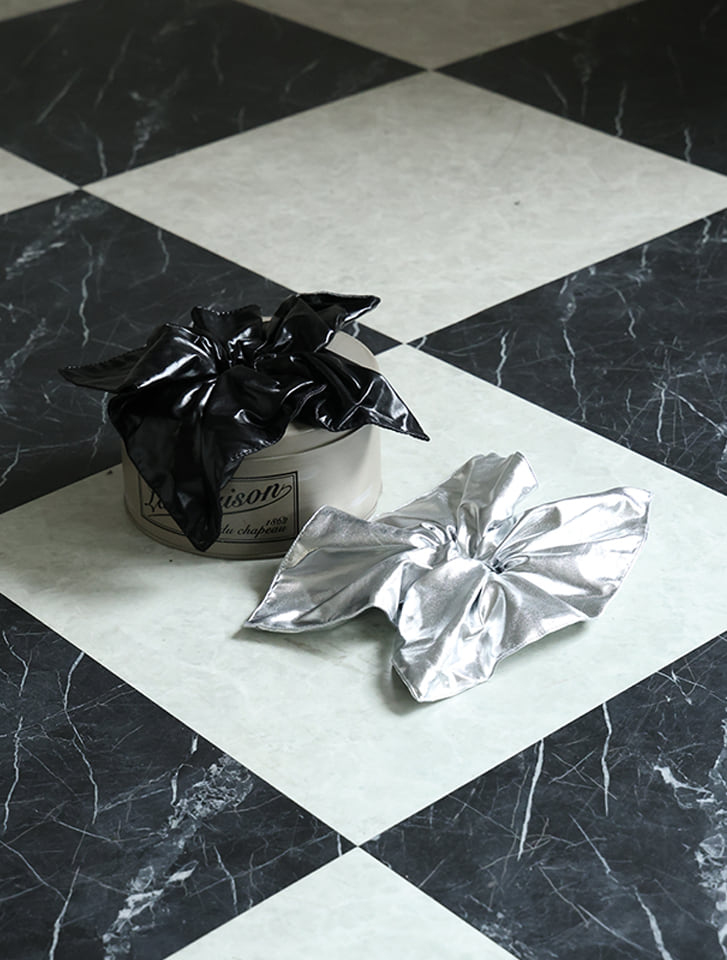 メタリックスクエアシュシュ