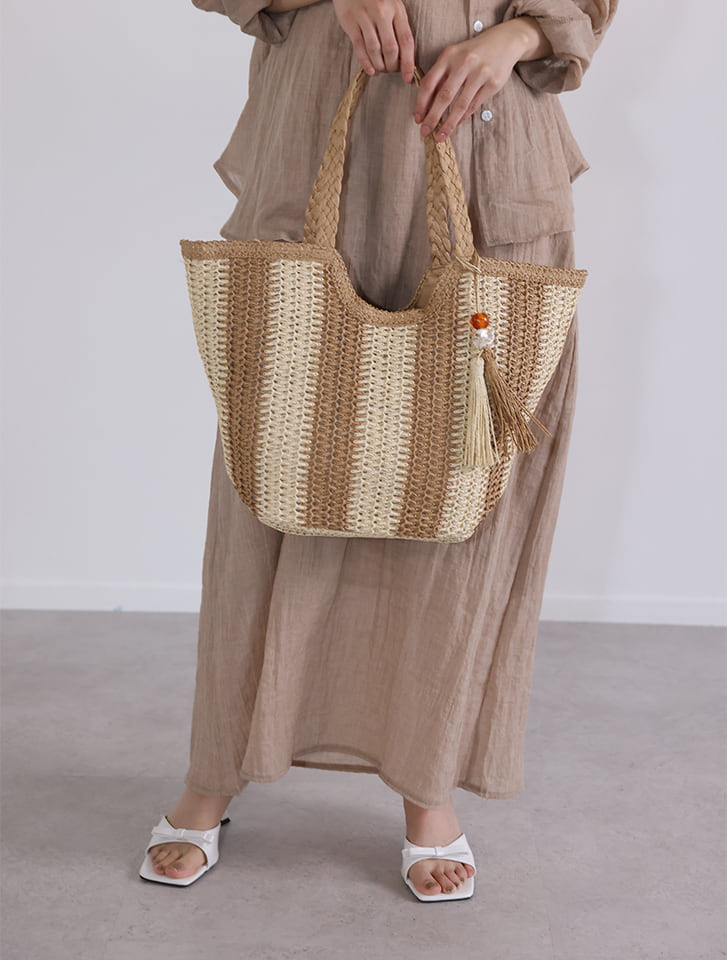 ストーンタッセル付きストライプカゴトート