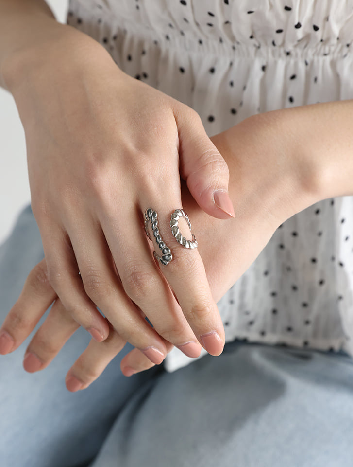 ツイストクロスラインフリーリング