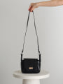 フラップスクエアショルダーバッグ