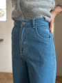 ストレートデニムパンツ