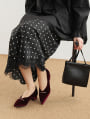ポインテッドトゥゴールドバーパンプス